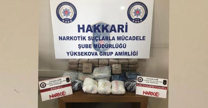 Yüksekova'da şüpheli araçta uyuşturucu ele geçirildi