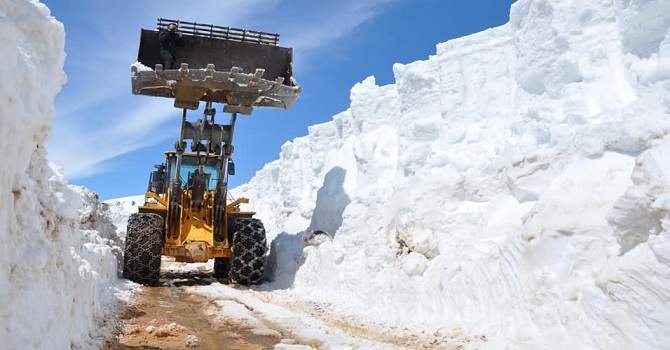 Yüksekova'da, Nisanda Karla Mücadele Çalışması