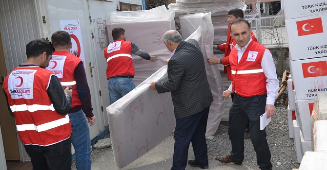 Kızılay'dan evleri yıkılan ailelere yardım!