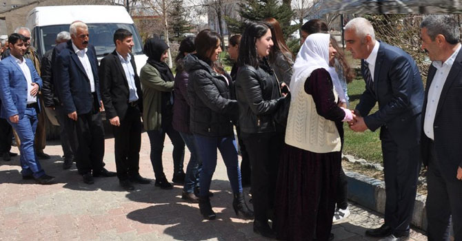 HDP ve DBP Hakkari İl Teşkilatlarından eş başkanlara ziyaret