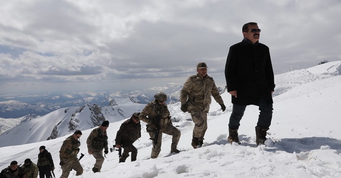 Vali Akbıyık'tan, 4 askerin şehit düştüğü bölgede inceleme