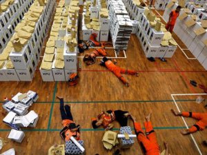 Endonezya'da ölen sandık görevlilerinin sayısı 272'ye yükseldi