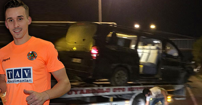 Alanyaspor kafilesi kaza geçirdi: 1 futbolcu öldü