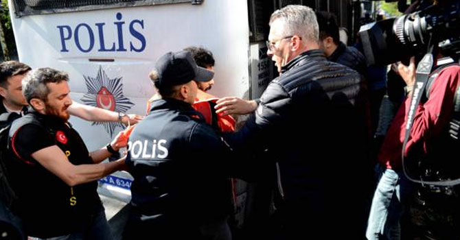 Taksim'e çıkmak isteyen gruba müdahale: 10 gözaltı
