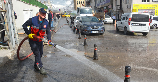 Hakkari Belediyesi temizlik çalışması başlattı