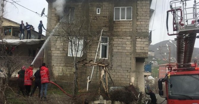Hakkari’de Korkutan Ev Yangını