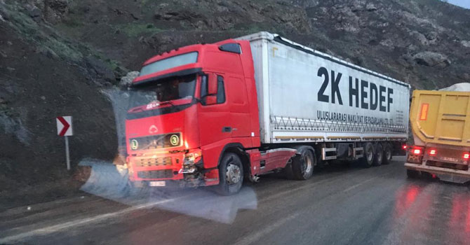 Yüksekova-Van yolunda kaza: 5 yaralı
