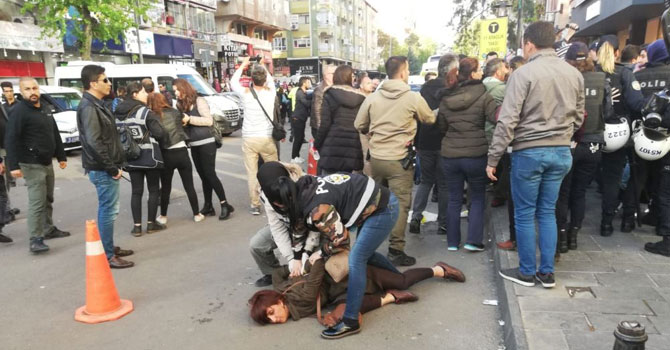 Diyarbakır'da şiddet protestosuna polis müdahalesi