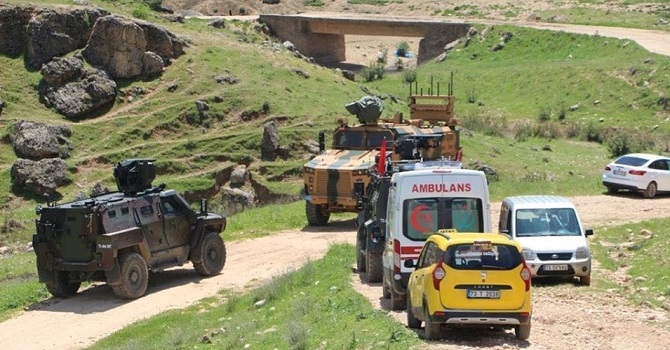 Pikniğe giderken altında bomba patladı: 2 ölü