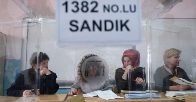 YSK: İstanbul'da seçimlerin yenilenmesi kararı için kim ne dedi?