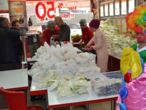 Birinci günde Hakkari'de çiğ köfte kuyruğu!