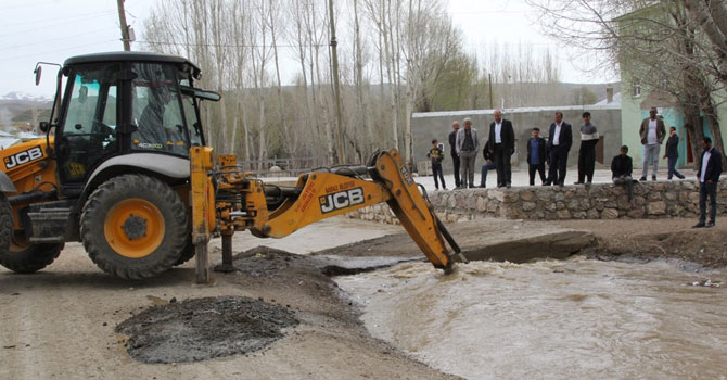Başkale’de Belediye vatandaşın yardımına koştu