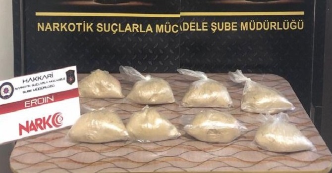 Hakkari'de yol kenarına atılan poşette eroin çıktı