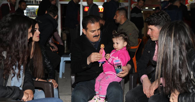 Vali Akbıyık, iftar sonrası vatandaşla bir araya geldi