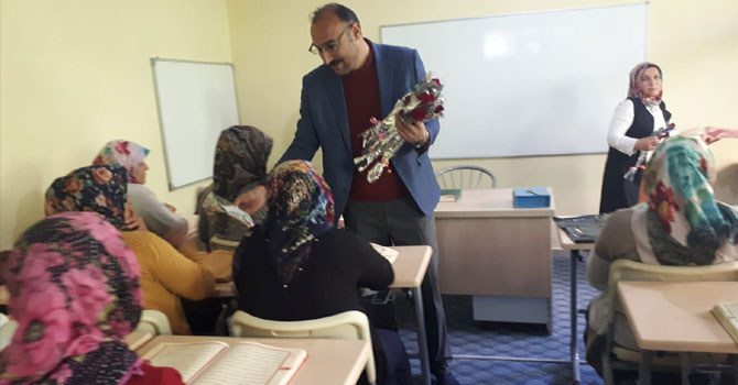 Çukurca Belediye Başkanı Dündar, anneleri unutmadı