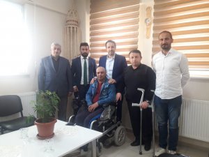 Ak Parti il başkanı Gür engellileri unutmadı