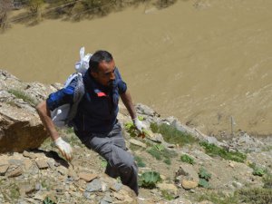 Uçkun Hakkari'de işsizler için iş kapısı oldu! VİDEO - FOTO
