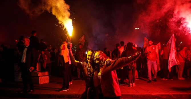 Başakşehir'i 2-1 yenen Galatasaray şampiyon oldu