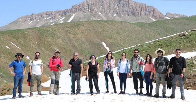 Yüksekova Şişol Dağı’na doğa yürüyüşü