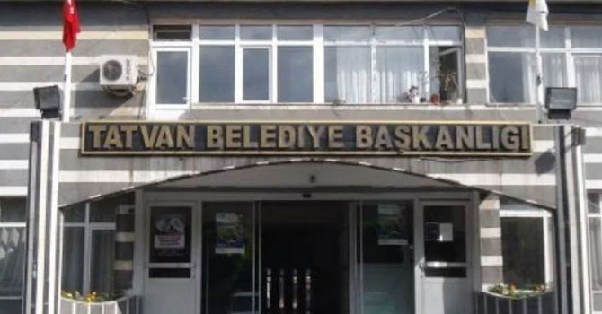 Tatvan'da HDP'li 9 belediye meclis üyesi görevden uzaklaştırıldı