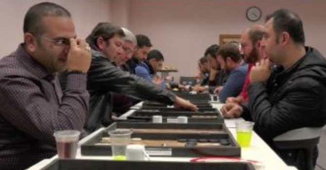 Dostlar çay evi tavla turnuvası düzenliyor