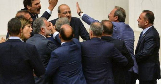 Meclis’te Ak Parti'yi eleştiren Ahmet Şık'a icra takibi başlatıldı