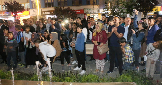 Hakkari'de mini konsere yoğun ilgi
