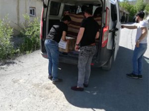 Hakkarili müzisyenlerden örnek davranış