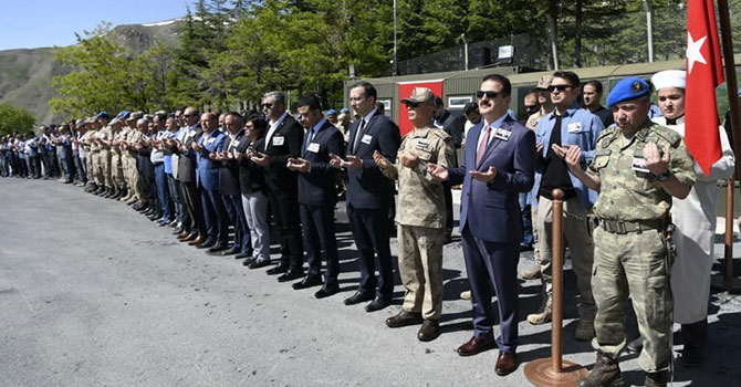 Çukurca'da şehit olan 2 asker memleketlerine uğurlandı