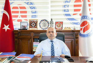 Hakkari Üniversitesi Rektör'ü Ömer Pakiş'in bayram mesajı