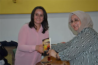 Yüksekovalı Behice Dinçer, ilk kitabını tanıttı