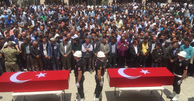 Yüksekova'daki saldırıda hayatını kaybedenler toprağa verildi