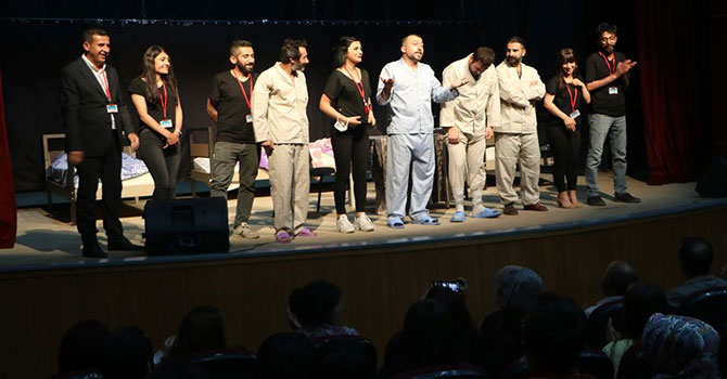 Asmin Tiyatro ekibi Zozan için sahne aldı