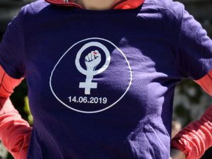 İsviçreli kadınlar eşit ücret için greve gidiyor