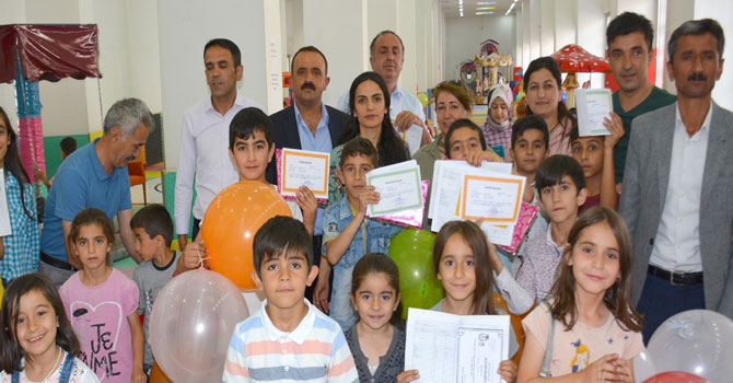 Hakkari Çocuk oyun merkezinde karne günü etkinliği