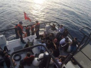Göçmen teknesi battı: 3'ü çocuk 12 kişi öldü