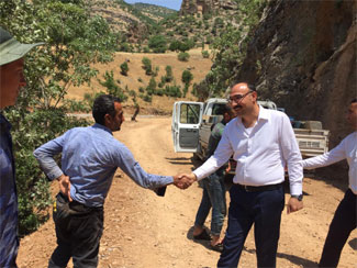 Çukurca'nın Bey mahallesine 23 yıl sonra yol yapılıyor