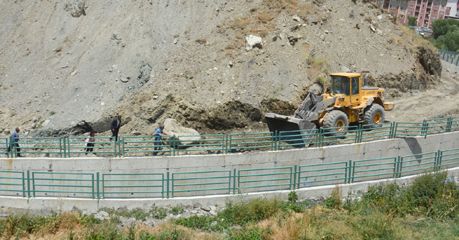 Belediye Mezarlık İçin yeni yol açtı