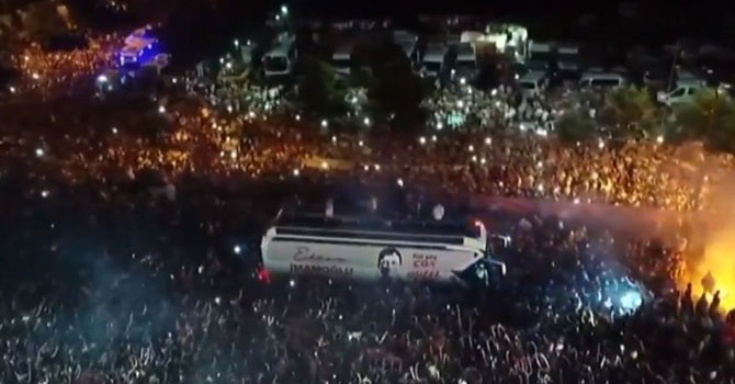 İmamoğlu seçim zaferini Beylikdüzü'nde kutladı