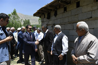 Vali Akbıyık Durakanya beldesini ziyaret etti