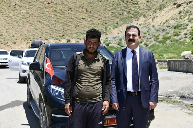 İlk kez vali gören vatandaş şaşkınlığını gizleyemedi!