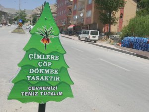 Belediyeden 'Ağaç' temalı uyarı levhaları
