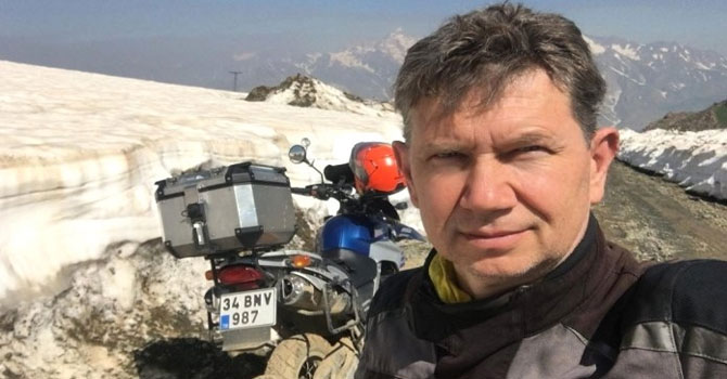 İstanbul'dan geldi motosikletiyle Sat Gölleri'ne çıktı