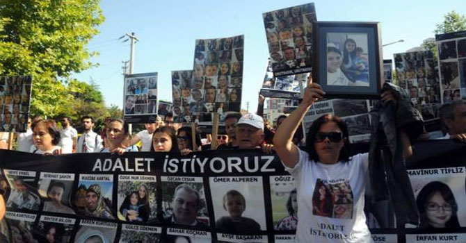 Çorlu’da 25 kişinin öldüğü tren kazasının ilk duruşmasında mahkeme heyeti davadan çekildi