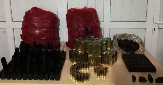 Derecik'de Gümrük kaçağı malzeme ele geçirildi