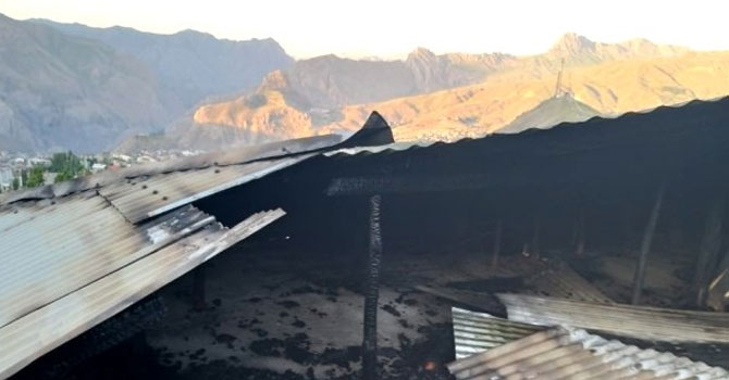 Hakkari'de korkutan yangın