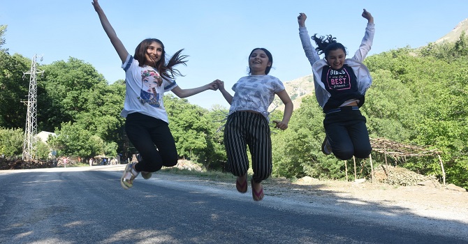 Yüksekova'daki Dağlıca piknikçilerin akınına uğruyor