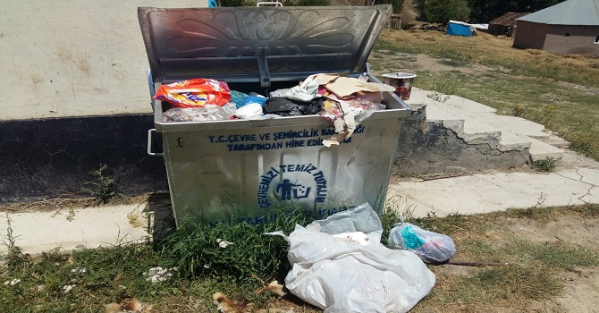 Hakkari'de köylülerin çöp isyanı!