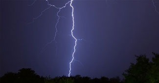 İzmir'de yıldırım düştü: 2 ölü