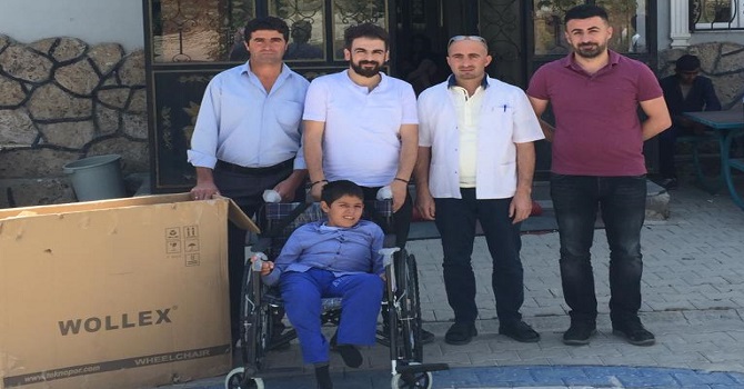 Hakkari’den Başkale’ye tekerlekli sandalye desteği